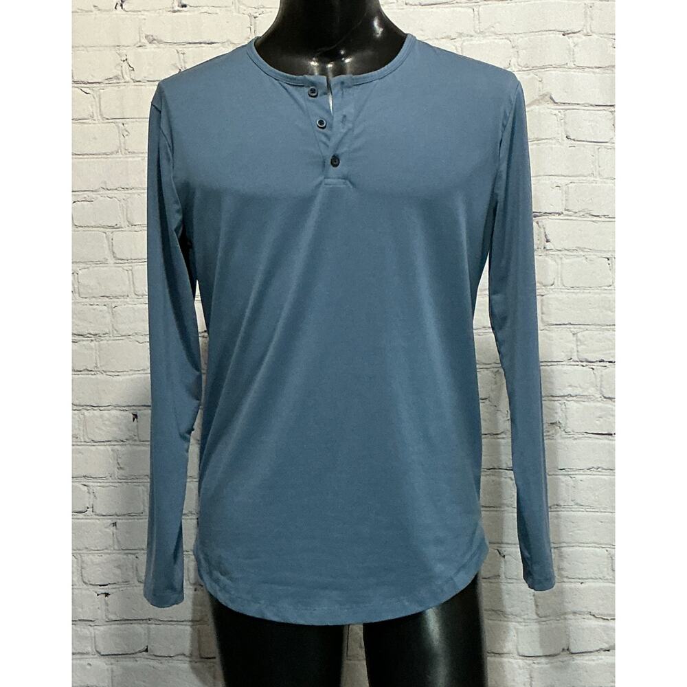 Cuts Men’s Blue AO Long Sleeve Henley Curve-Hem Tee (Size L)
